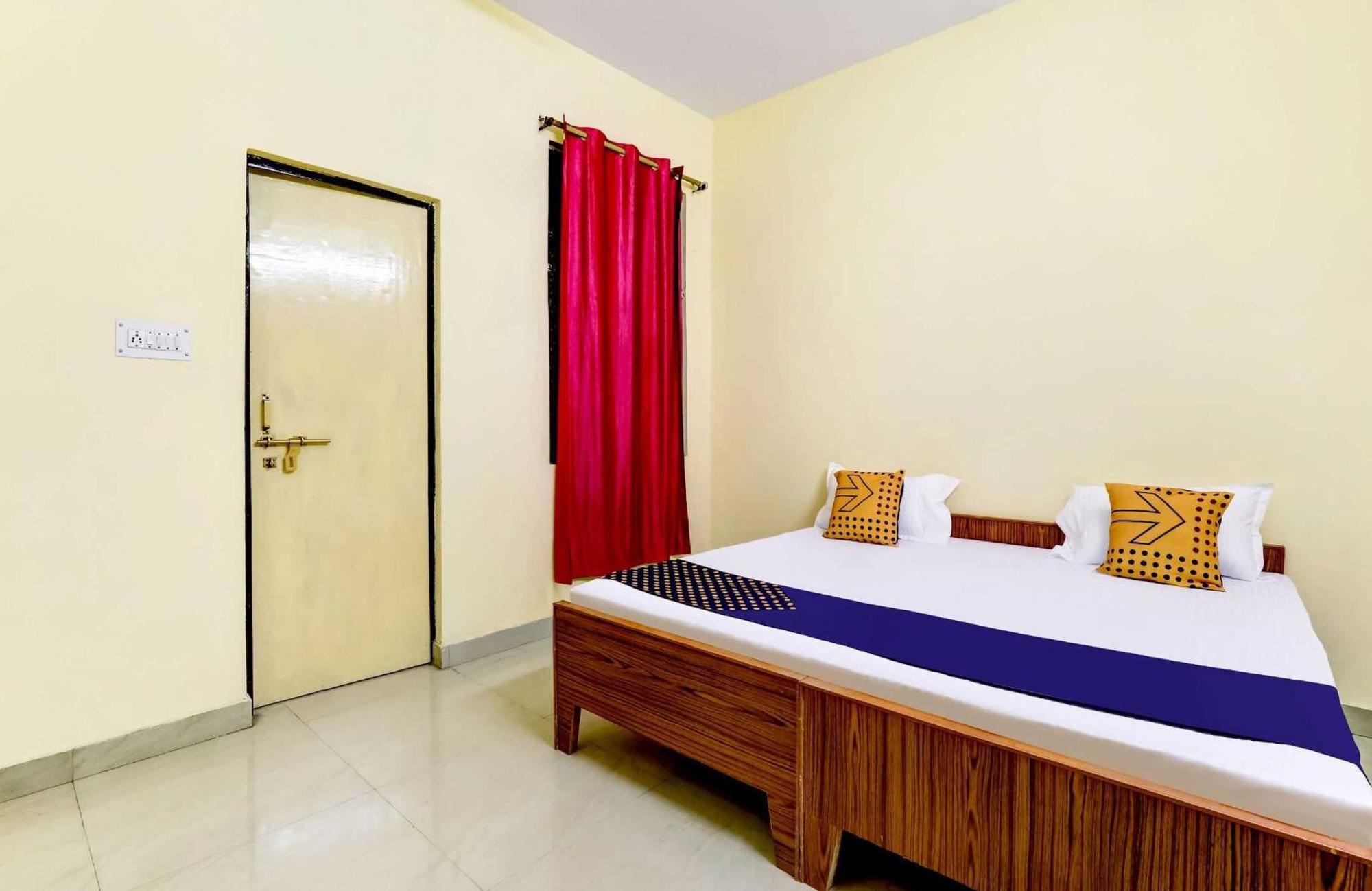 สปอต ออน 76168 คณปตี พาเลซ Hotel ลัคเนา ภายนอก รูปภาพ