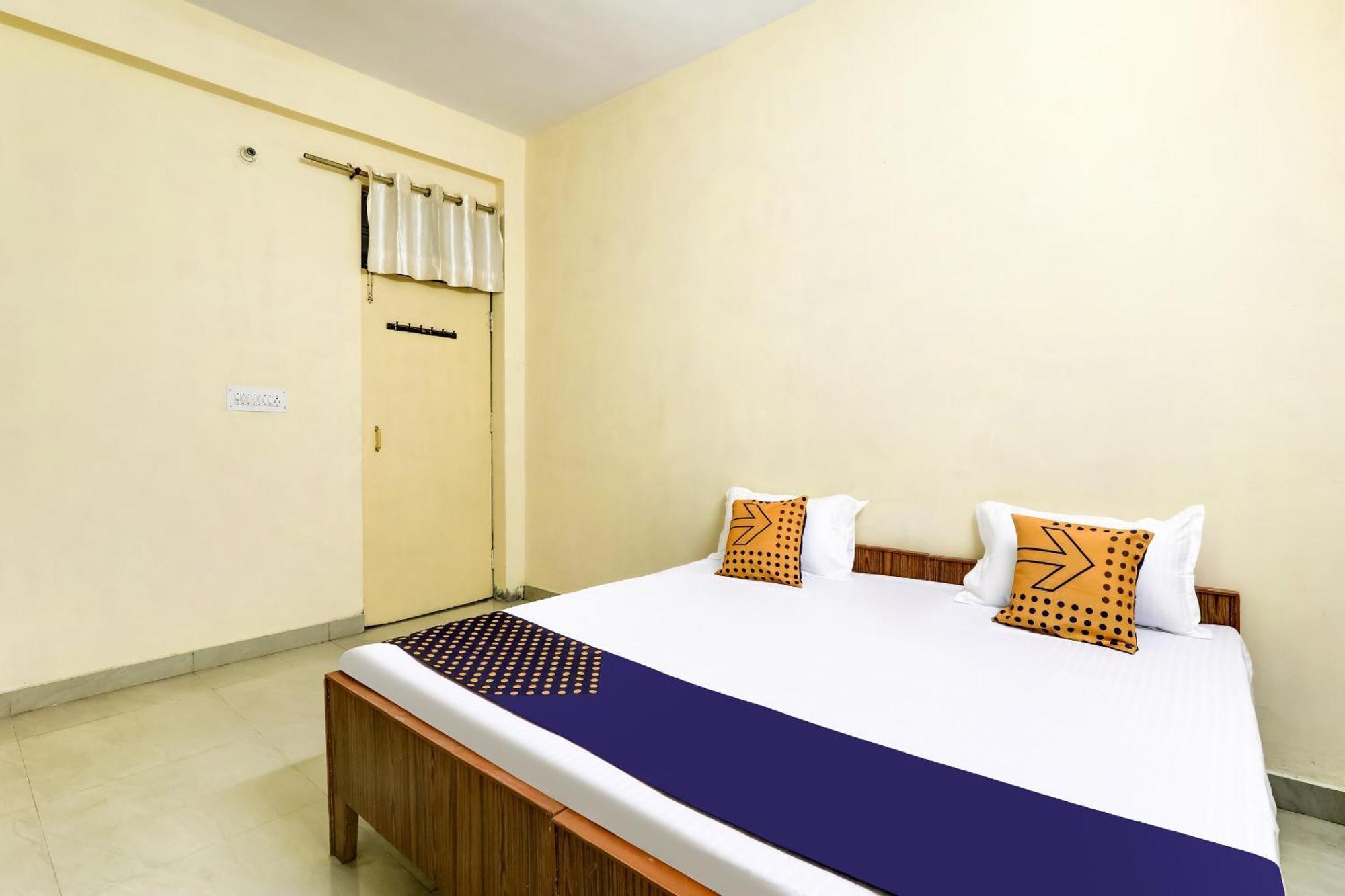 สปอต ออน 76168 คณปตี พาเลซ Hotel ลัคเนา ภายนอก รูปภาพ