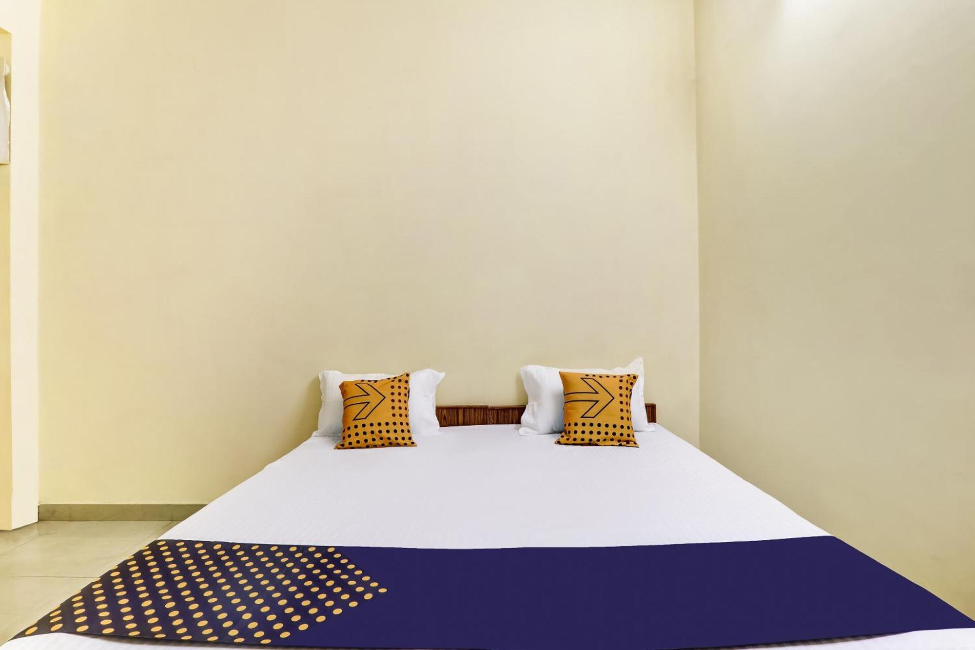 สปอต ออน 76168 คณปตี พาเลซ Hotel ลัคเนา ภายนอก รูปภาพ