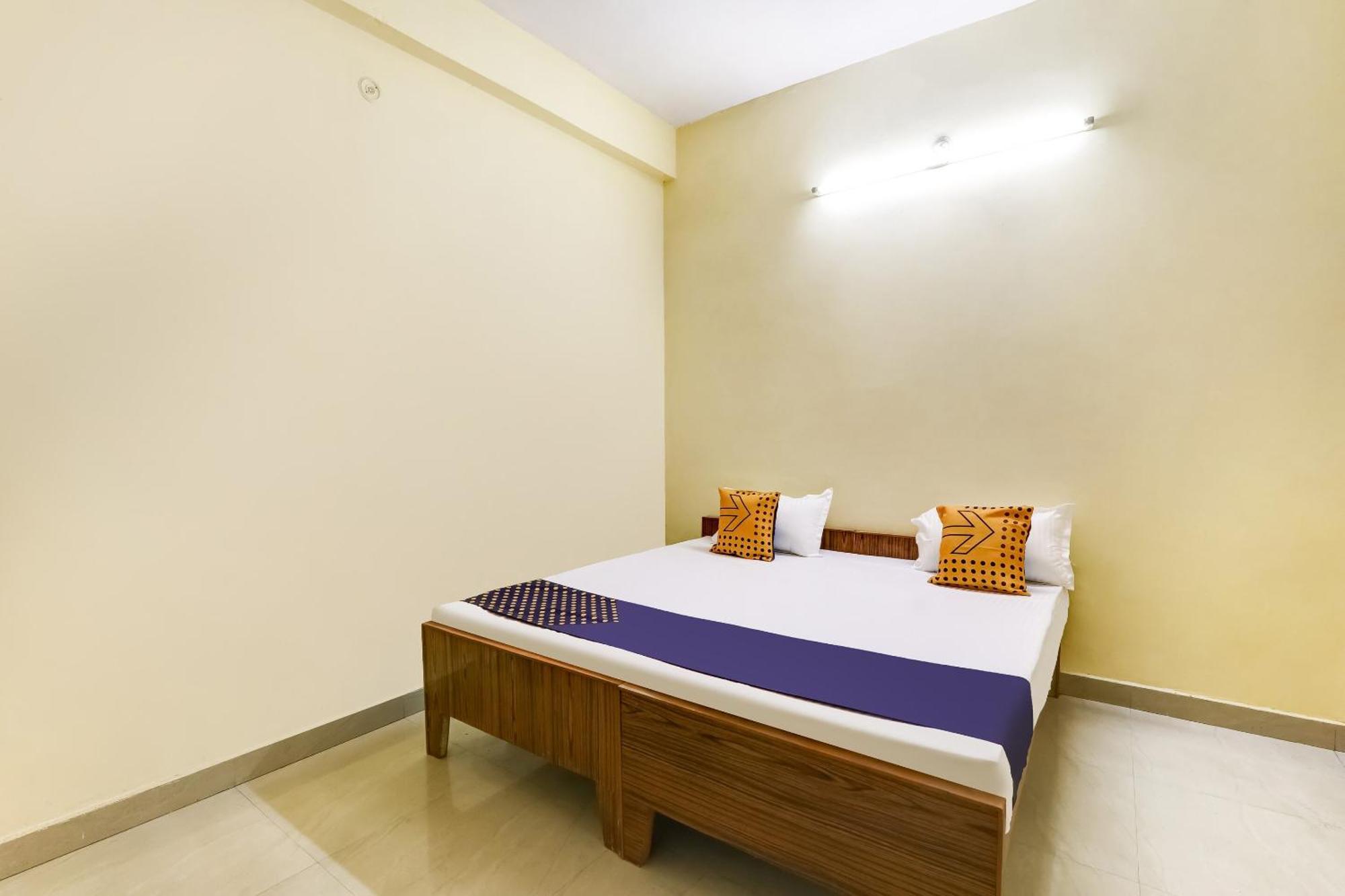 สปอต ออน 76168 คณปตี พาเลซ Hotel ลัคเนา ภายนอก รูปภาพ