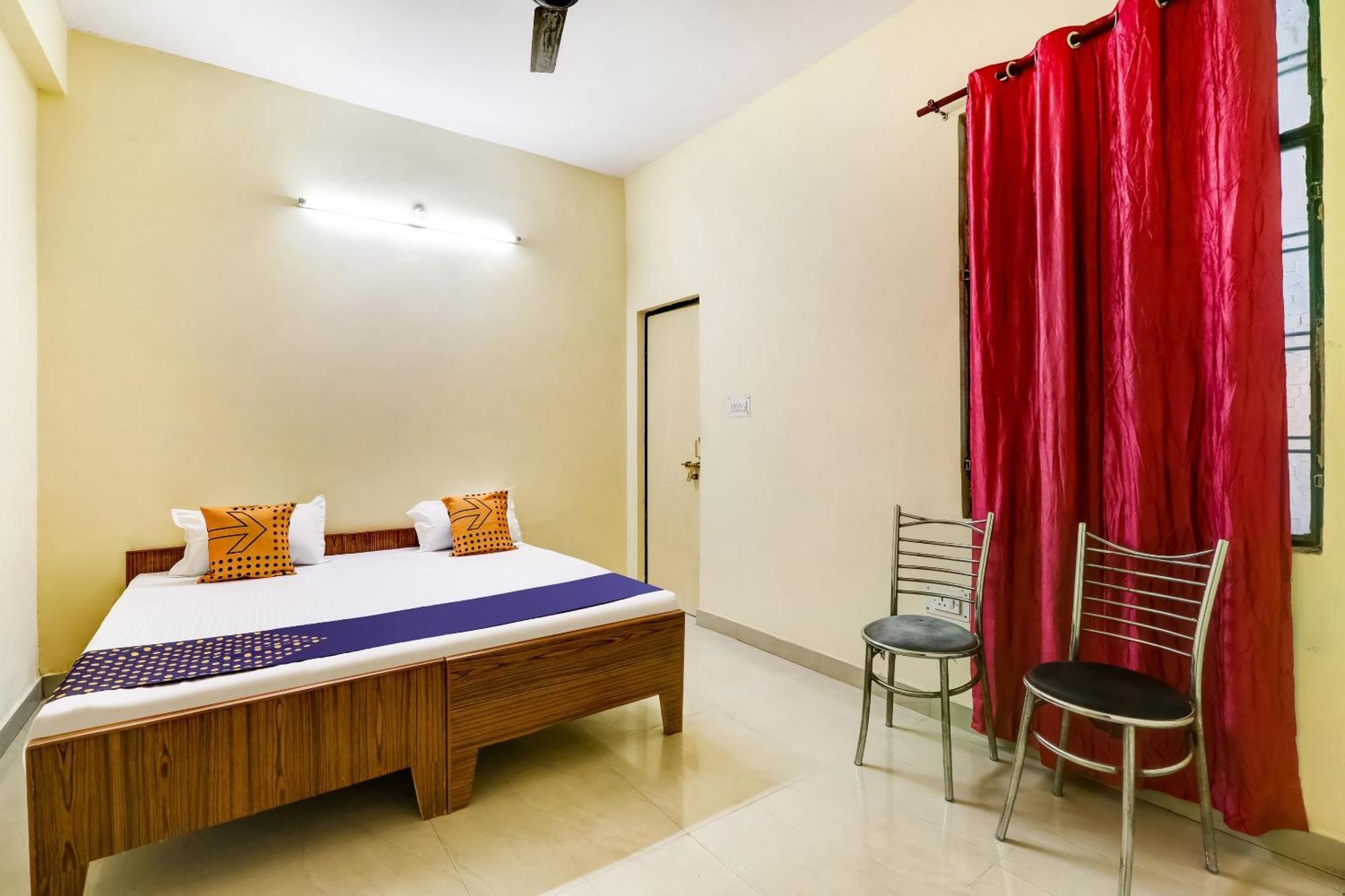 สปอต ออน 76168 คณปตี พาเลซ Hotel ลัคเนา ภายนอก รูปภาพ