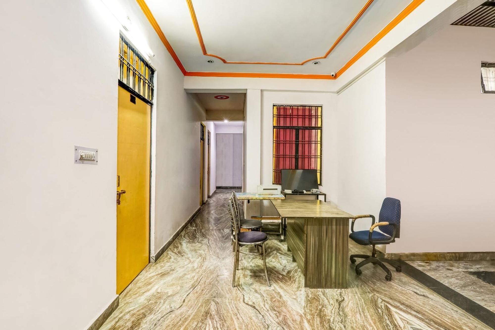 สปอต ออน 76168 คณปตี พาเลซ Hotel ลัคเนา ภายนอก รูปภาพ