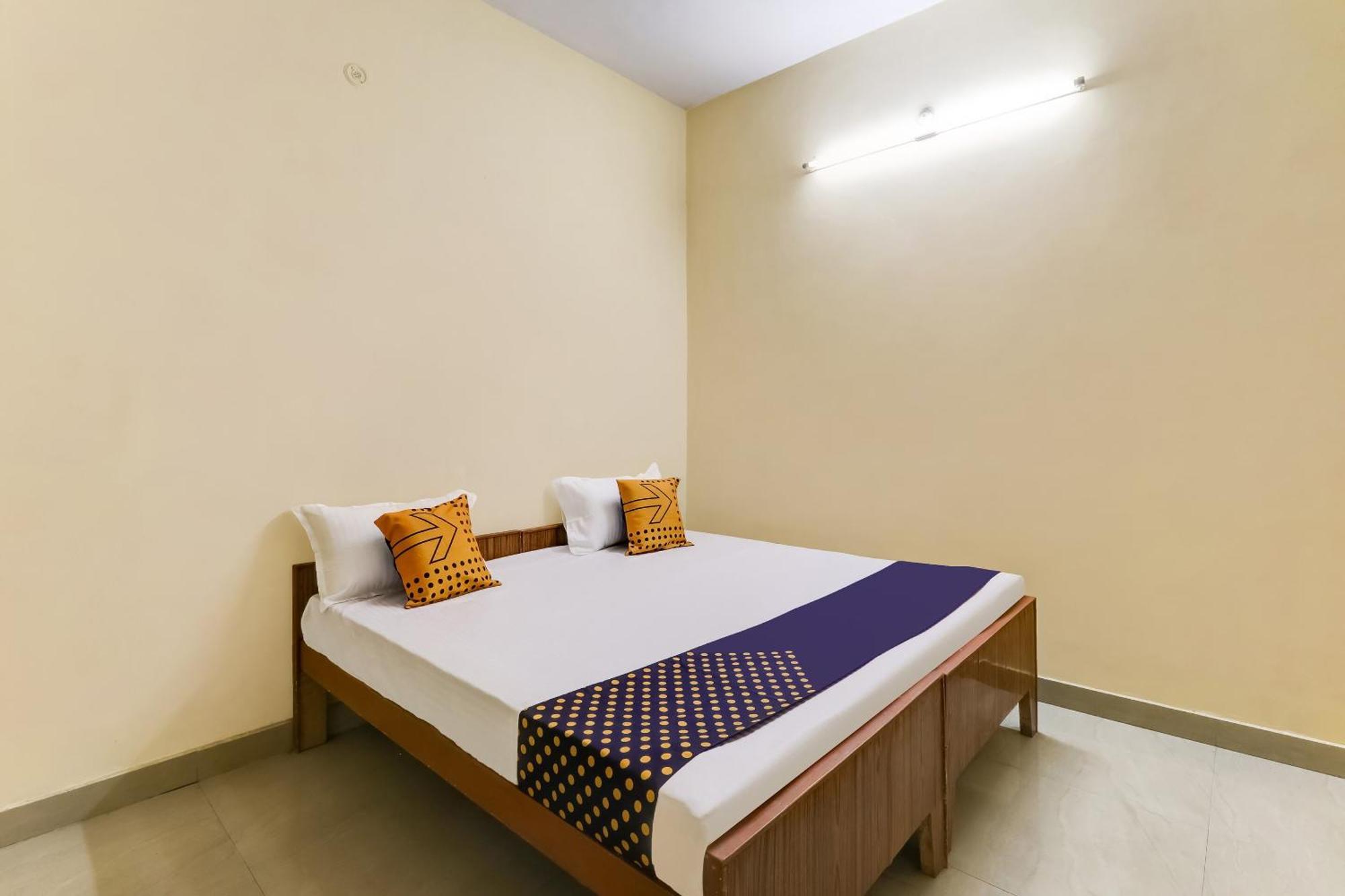 สปอต ออน 76168 คณปตี พาเลซ Hotel ลัคเนา ภายนอก รูปภาพ